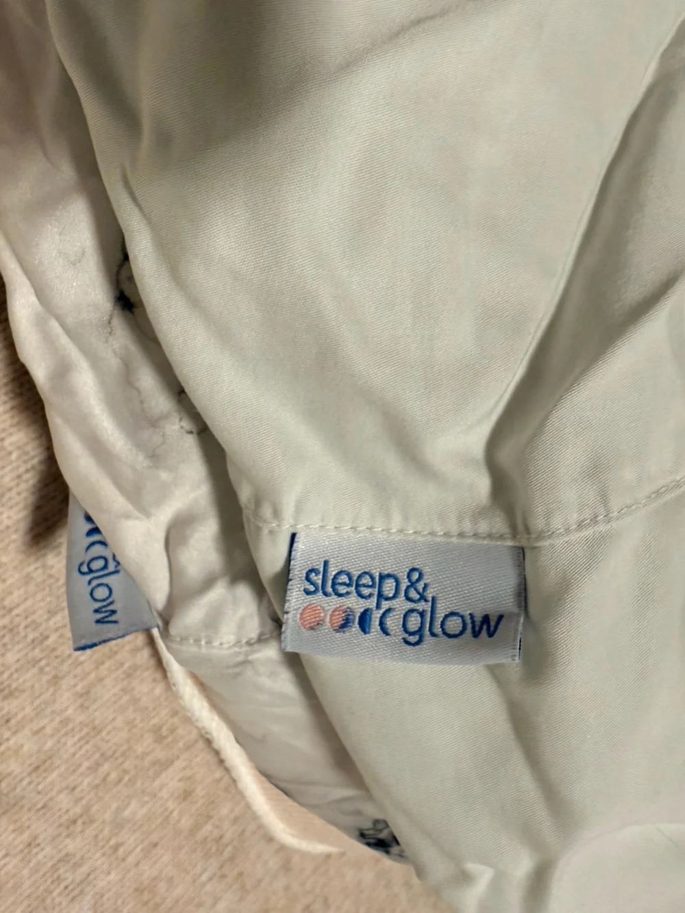 Sleep & Glow Omnia Anti-Wrinkle Pillow + 2 Pillowcases